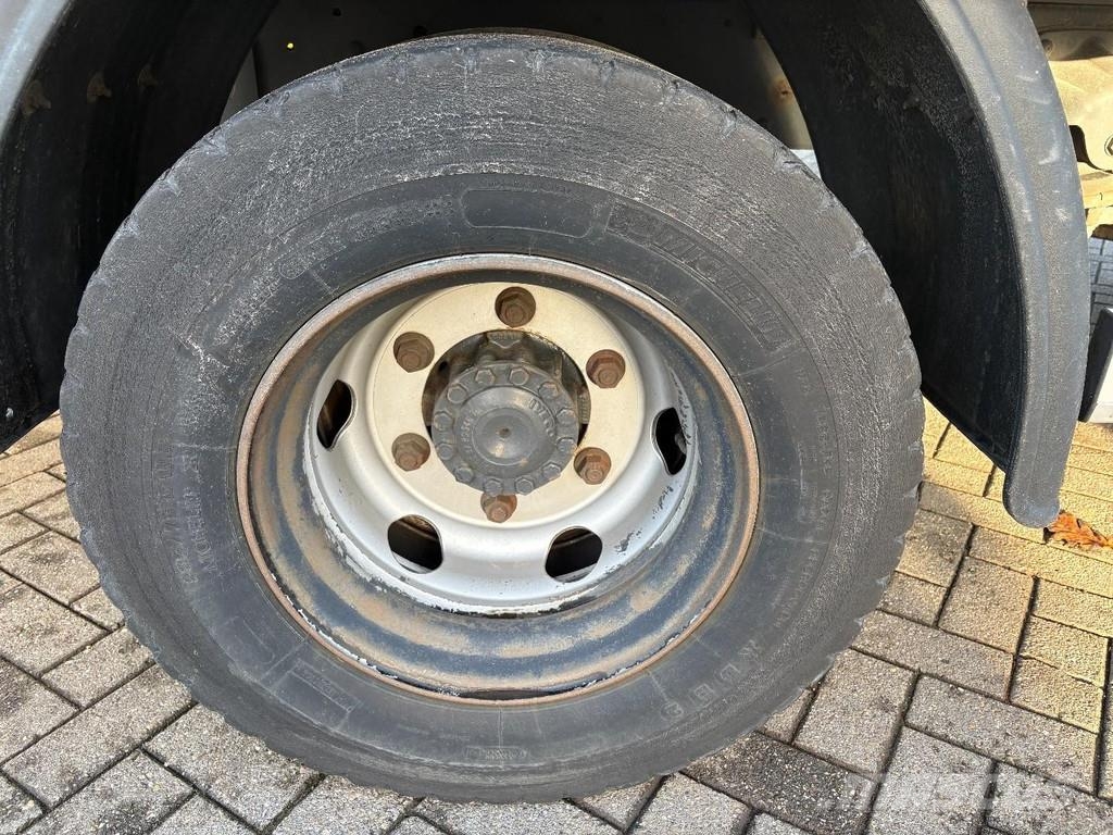 Iveco Eurocargo 80E180 + MANUAL + 8t + EURO 5 + 3 SEATS شاحنات ذات هيكل صندوقي