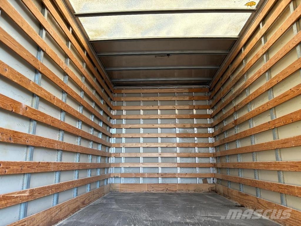 Iveco Eurocargo 80E180 + MANUAL + 18t + EURO 5 + 3 SEATS Bakwagens met gesloten opbouw
