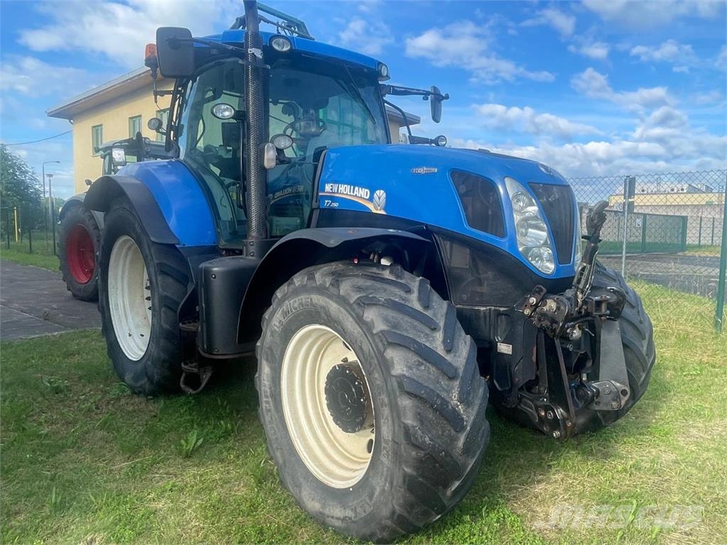 New Holland T 7.250 AC Трактори