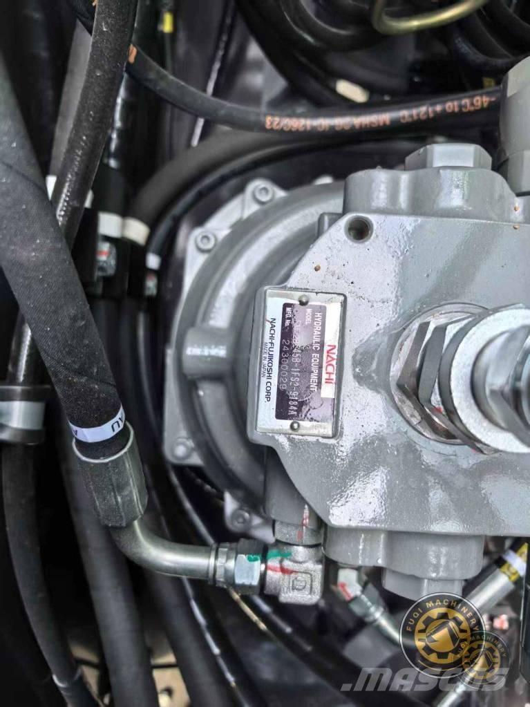Hitachi ZAXIS75 Kāpurķēžu ekskavatori