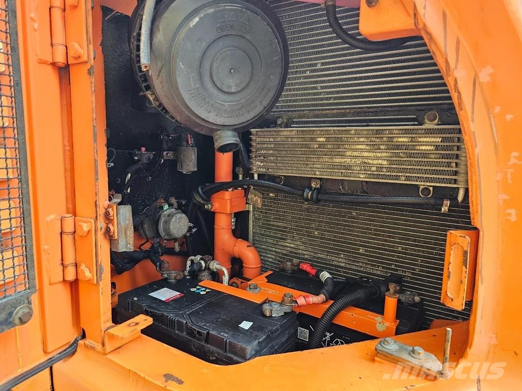Doosan DX140LCR ** New undercarriage** Gravemaskiner på larvebånd