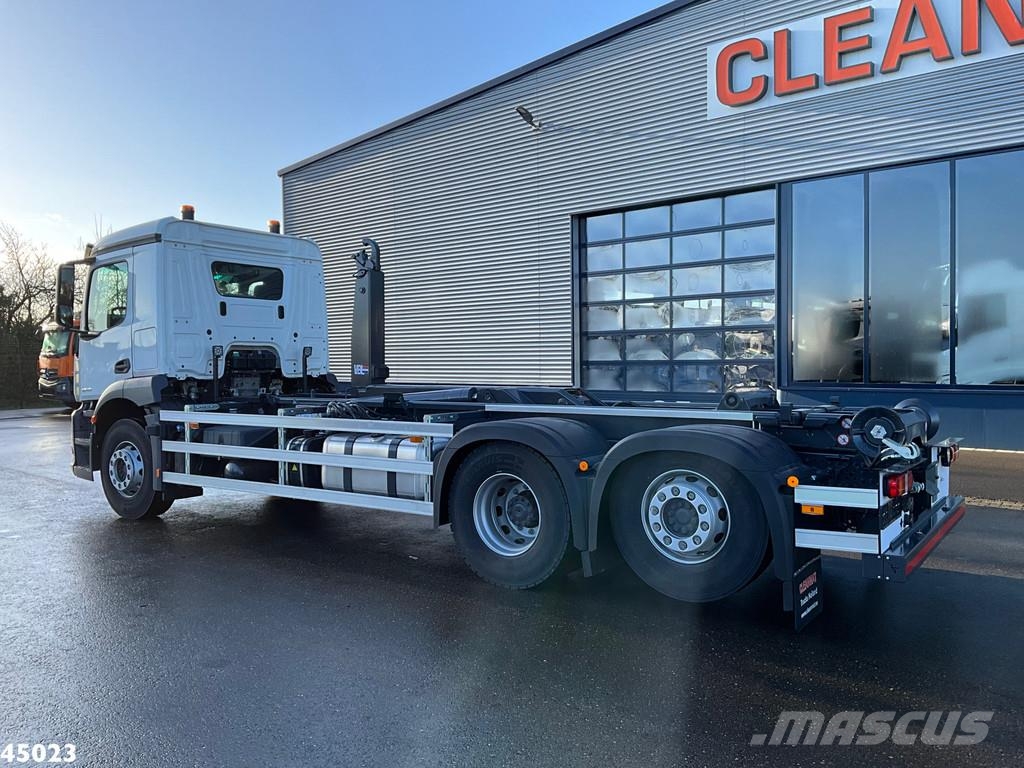 Mercedes-Benz Actros 2643 VDL 21 Ton haakarmsysteem Камиони с кран с кука