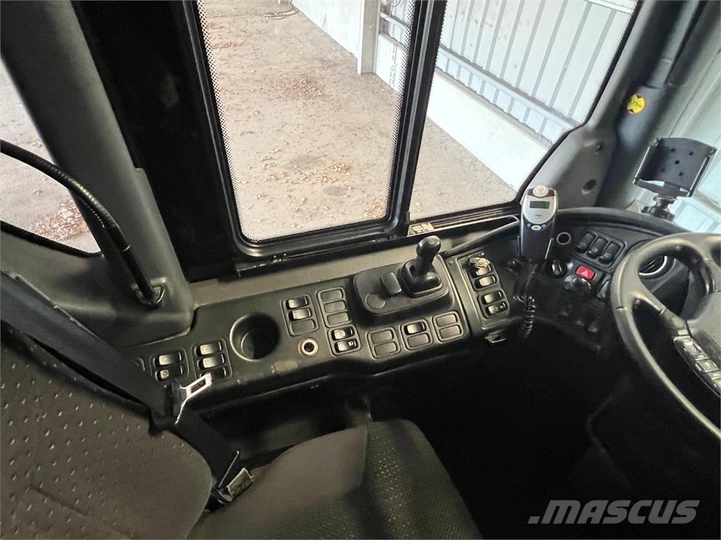 Scania OMNIEXPRESS المركبة