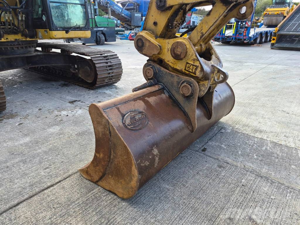 CAT 320 GC Bageri guseničari