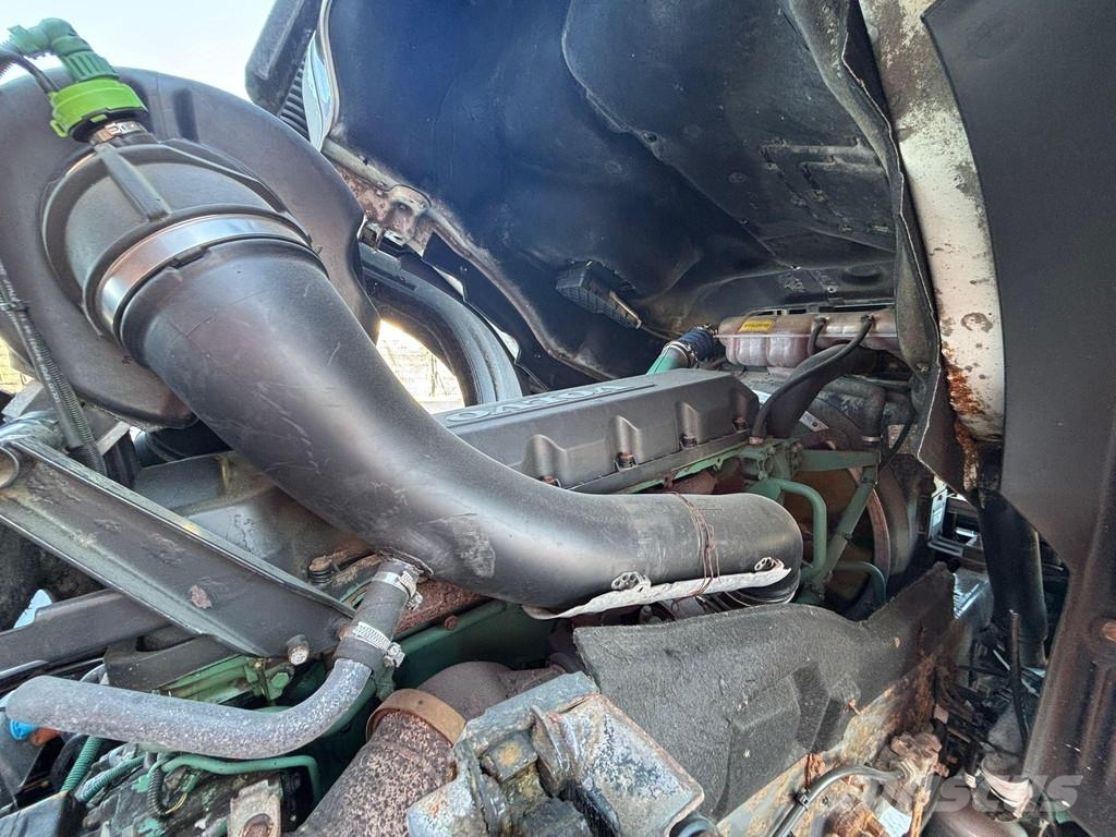 Volvo FM 300 6x6 FOR SALE AS CHASSIS / ONLY 189215 km ! Camiones chasis