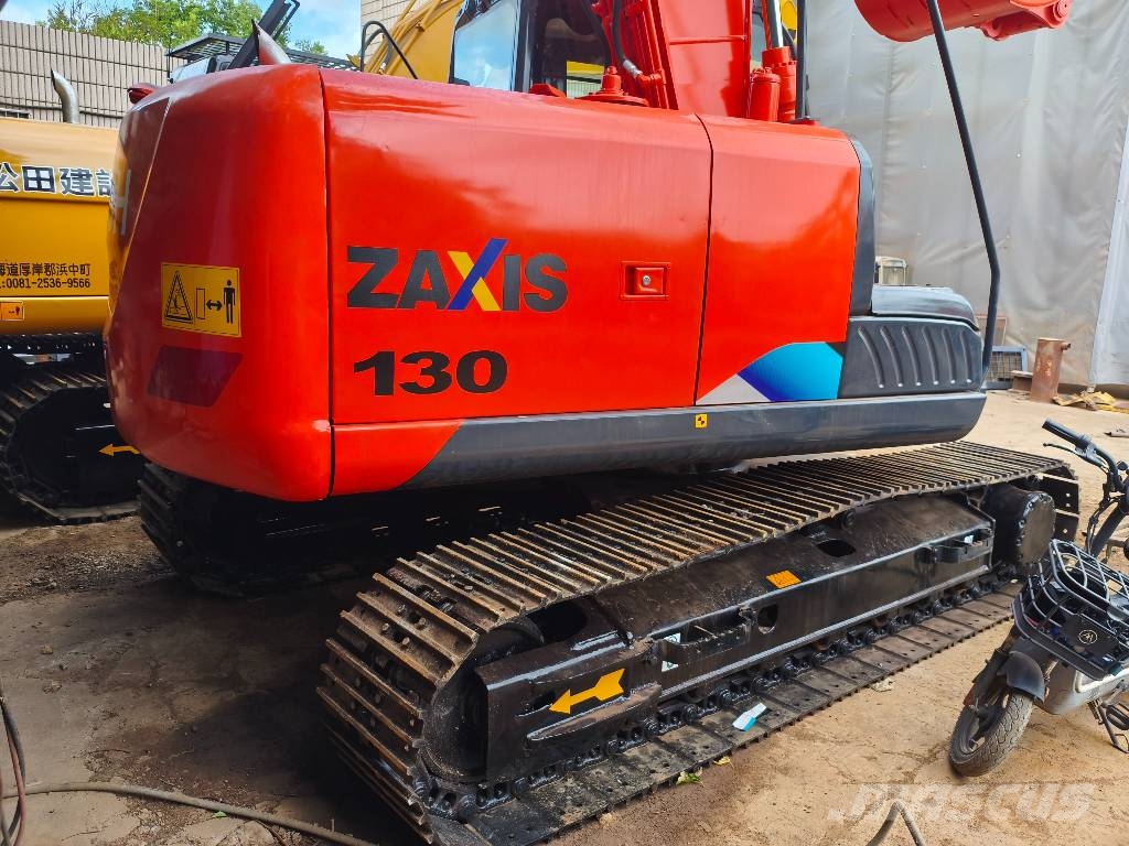 Hitachi ZX130 Kāpurķēžu ekskavatori