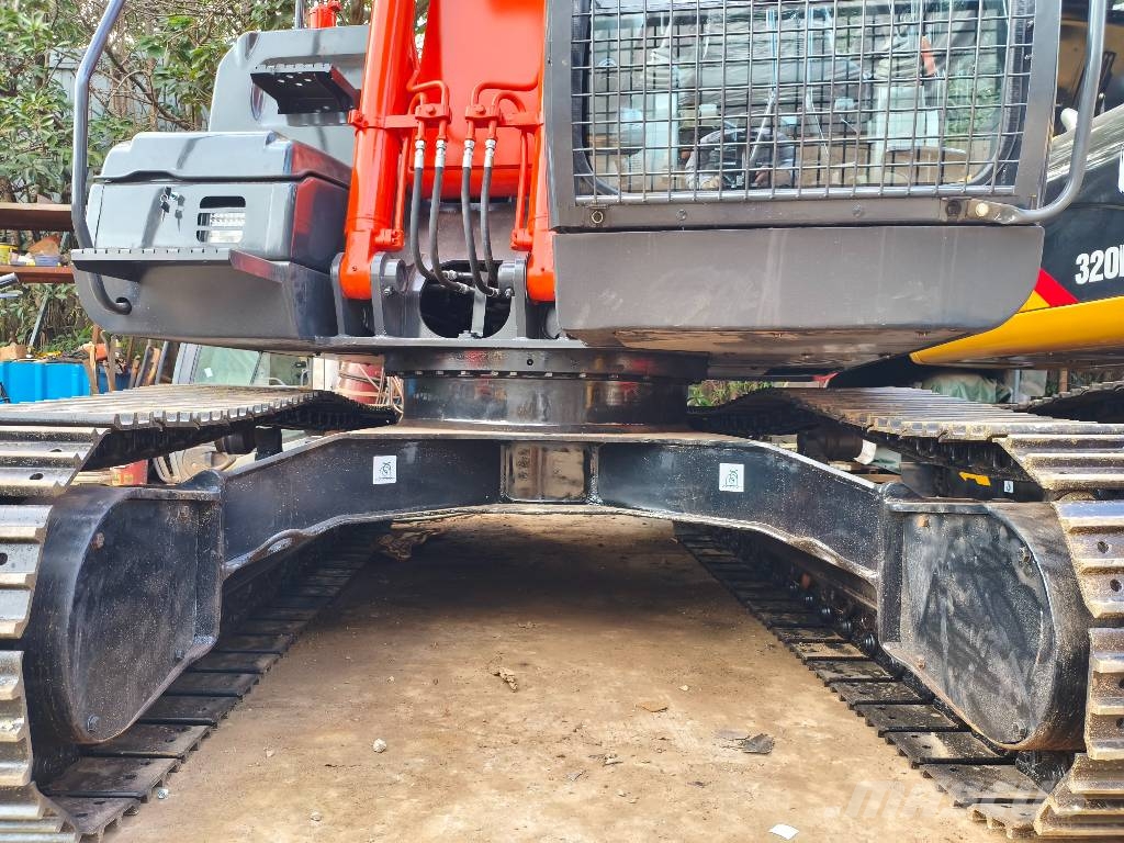 Hitachi ZX130 Kāpurķēžu ekskavatori