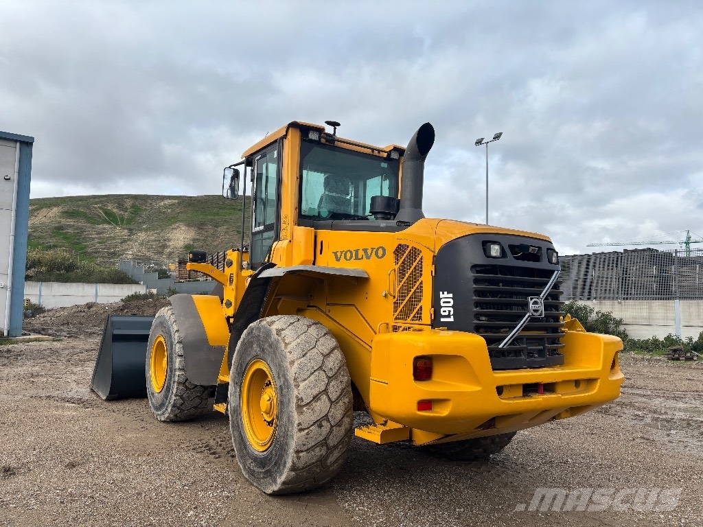 Volvo L 90 F 轮式装载机