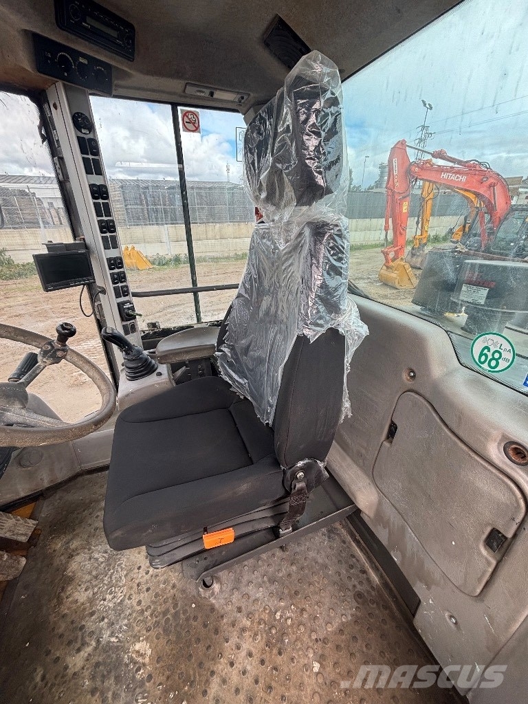 Volvo L 90 F 轮式装载机