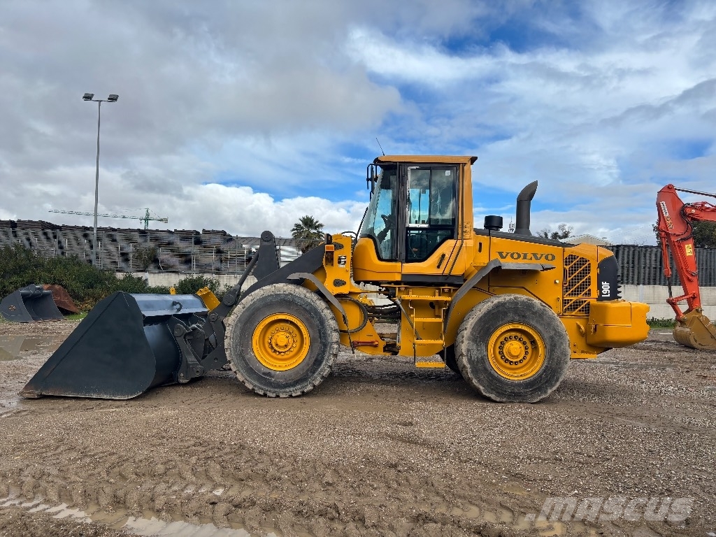 Volvo L 90 F 轮式装载机
