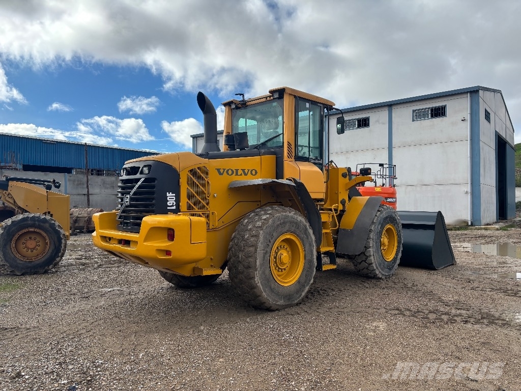 Volvo L 90 F 轮式装载机