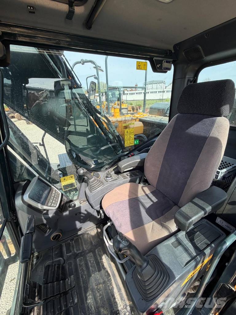 Hyundai HX 210 AL حفارات زحافة
