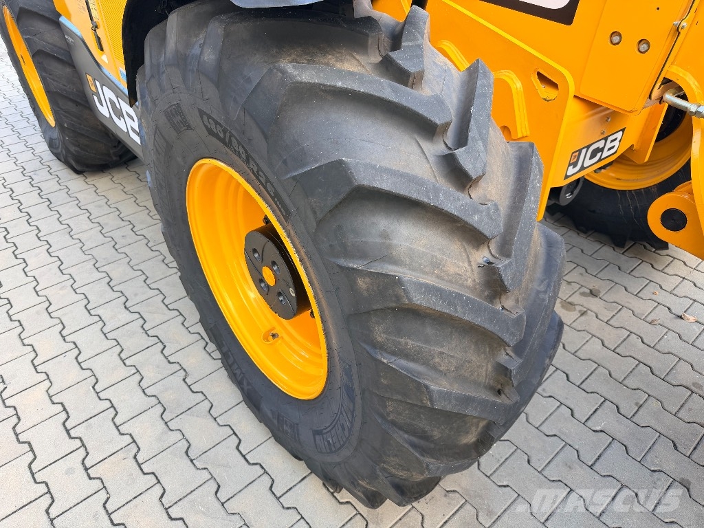 JCB 560-80 AGRI PRO Телескопические погрузчики