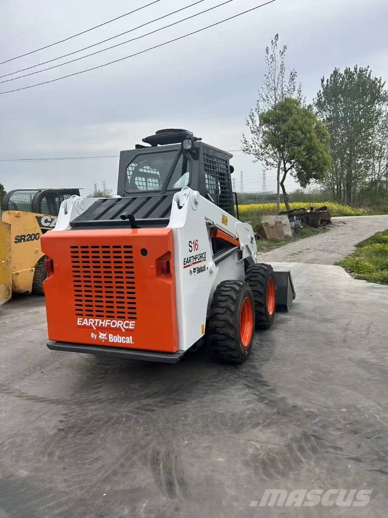 Bobcat S 16 Source factory スキッドステアローダー
