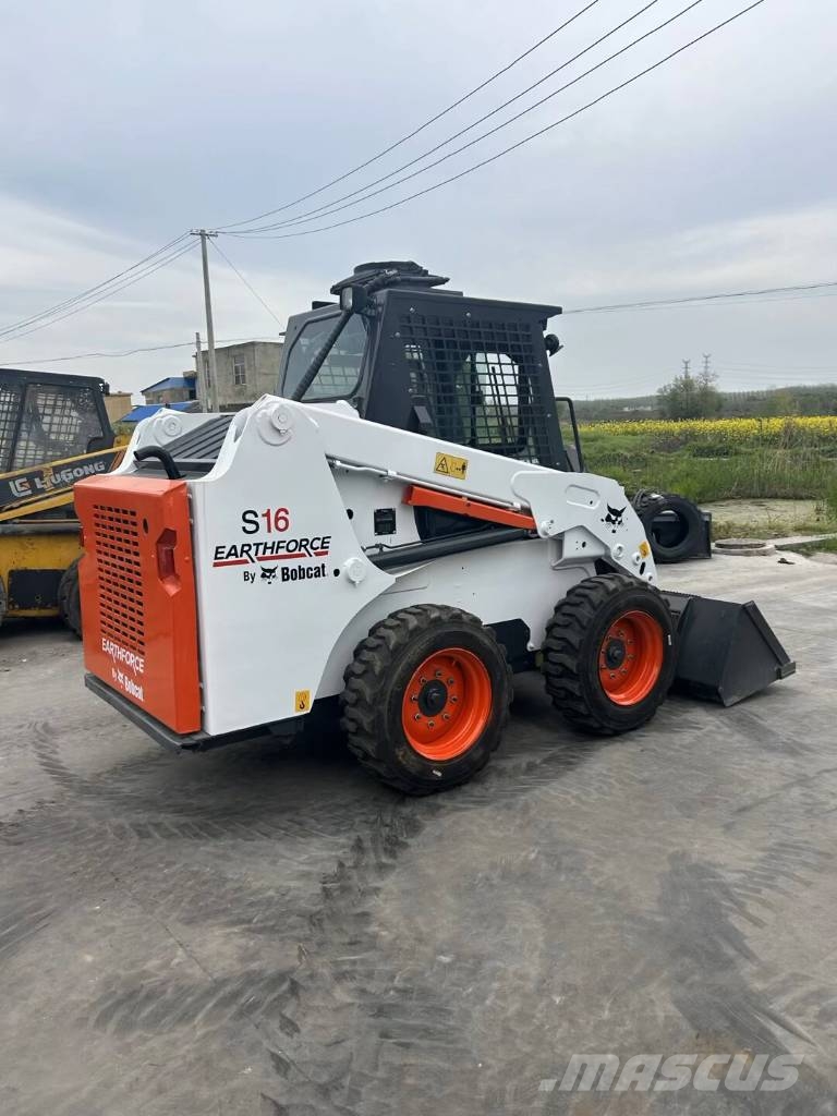 Bobcat S 16 Source factory スキッドステアローダー