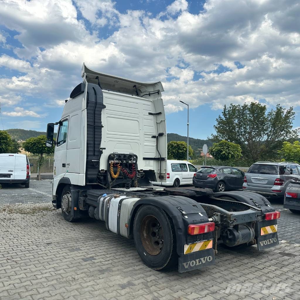 Volvo FH12 440 Euro 5 / Automatikgetriebe / VEB+ mit 3 S وحدات الجر