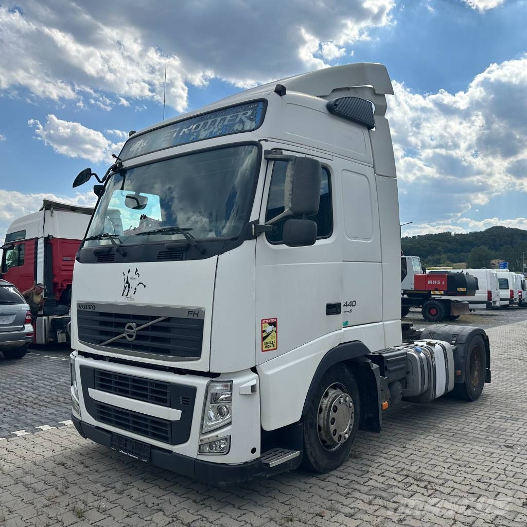Volvo FH12 440 Euro 5 / Automatikgetriebe / VEB+ mit 3 S وحدات الجر