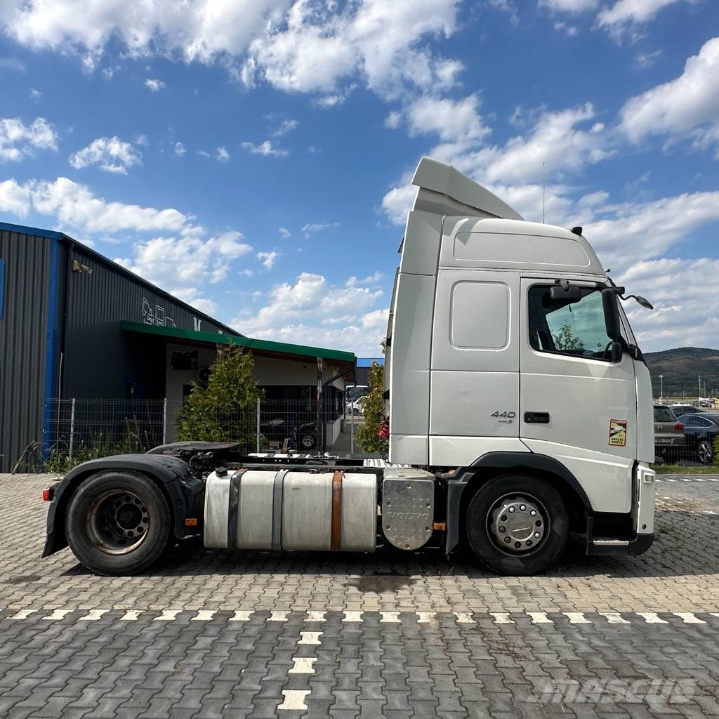 Volvo FH12 440 Euro 5 / Automatikgetriebe / VEB+ mit 3 S وحدات الجر