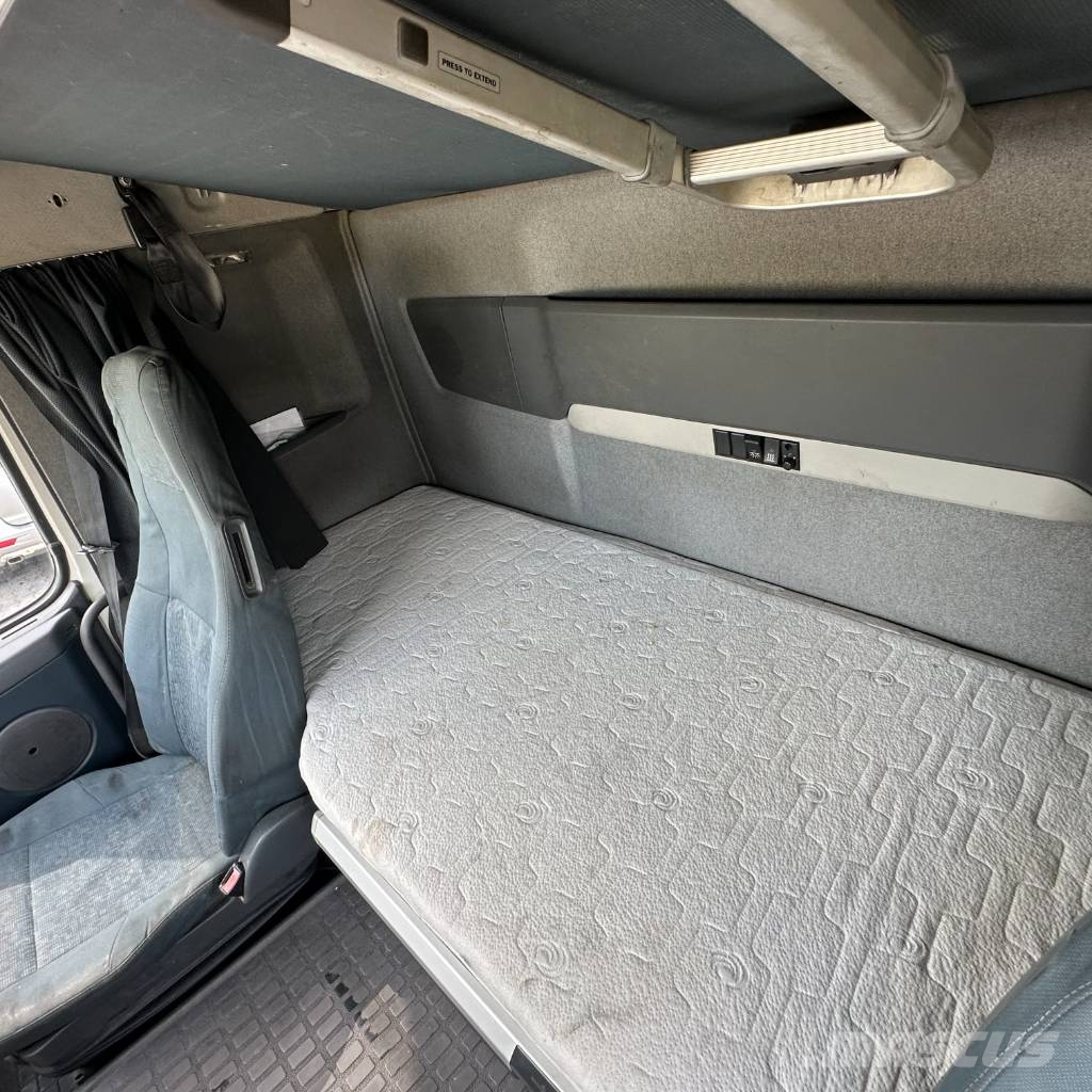 Volvo FH12 440 Euro 5 / Automatikgetriebe / VEB+ mit 3 S وحدات الجر