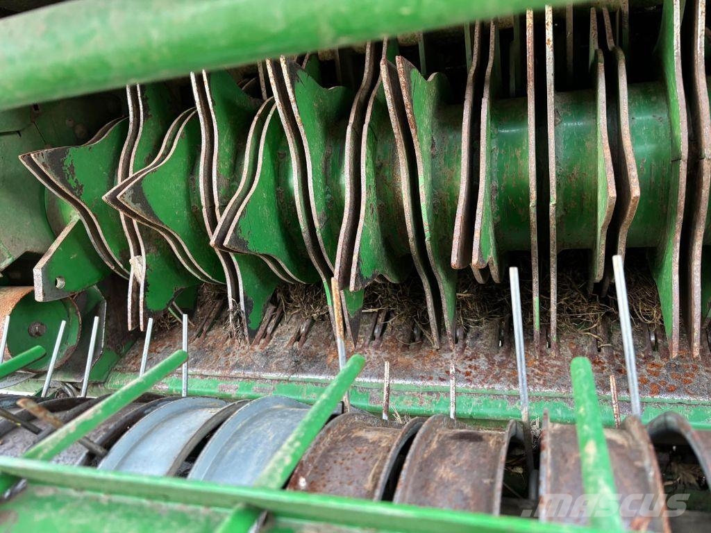 John Deere 864 MAXICUT 13 COUTEAUX 원형 곤포기