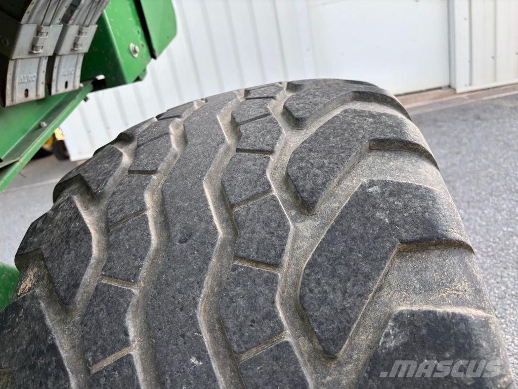 John Deere 864 MAXICUT 13 COUTEAUX Lis na válcové balíky