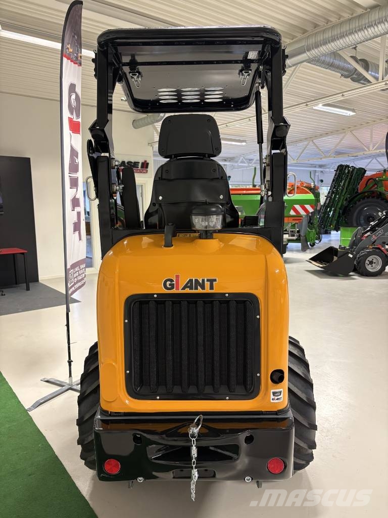 GiANT 1500 X-tra Višenamenski utovarivači