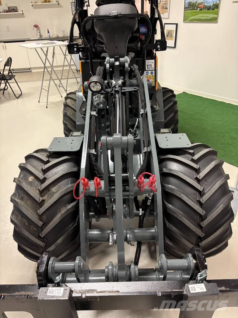 GiANT 1500 X-tra Višenamenski utovarivači