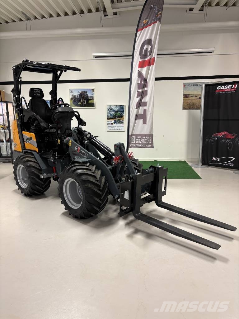GiANT 1500 X-tra Višenamenski utovarivači