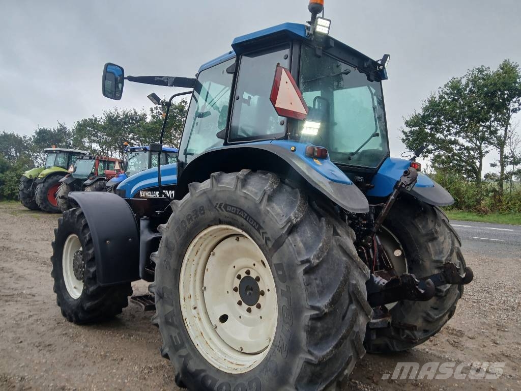 New Holland TM 150 med frontlift og RC gearbox Traktoren