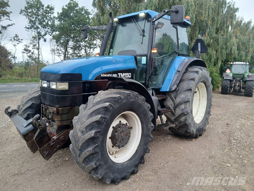 New Holland TM 150 med frontlift og RC gearbox Traktoren