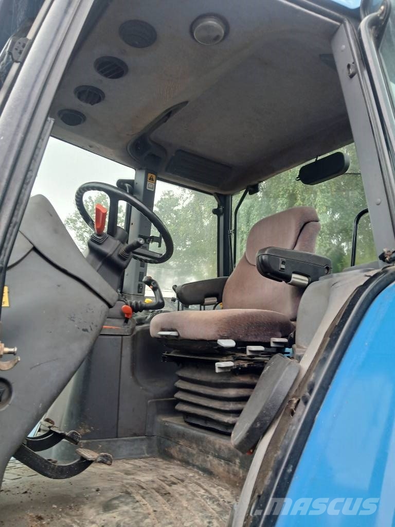New Holland TM 150 med frontlift og RC gearbox Traktoren