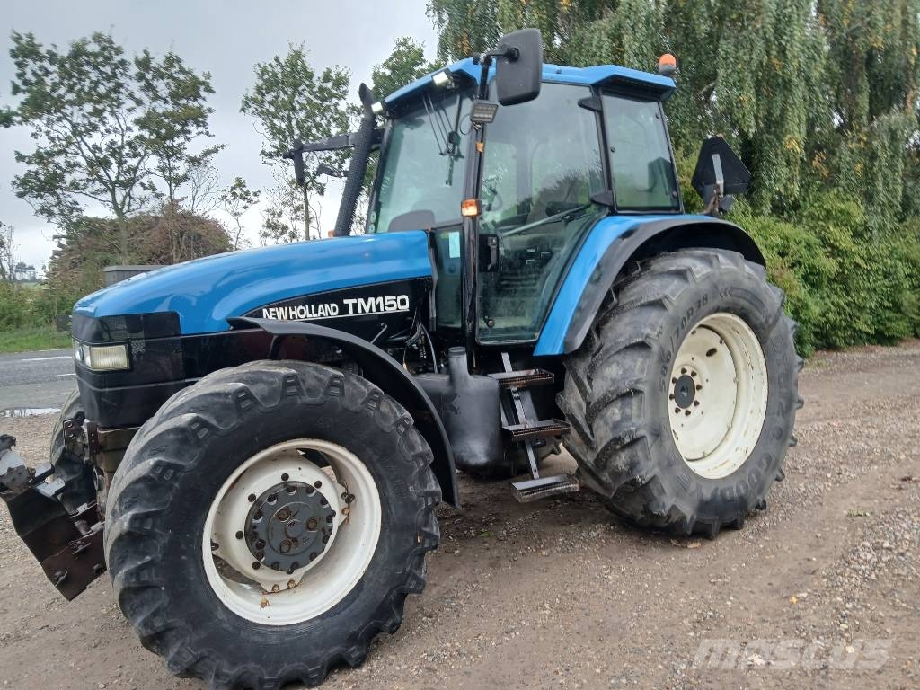 New Holland TM 150 med frontlift og RC gearbox Traktoren