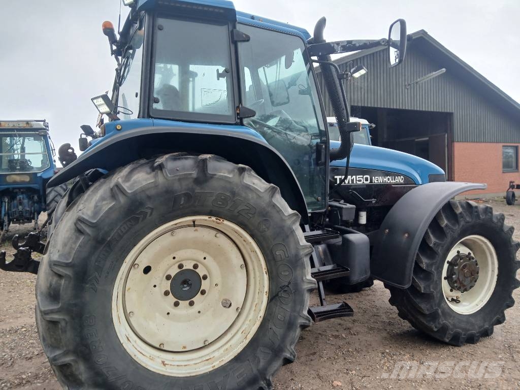 New Holland TM 150 med frontlift og RC gearbox Traktoren
