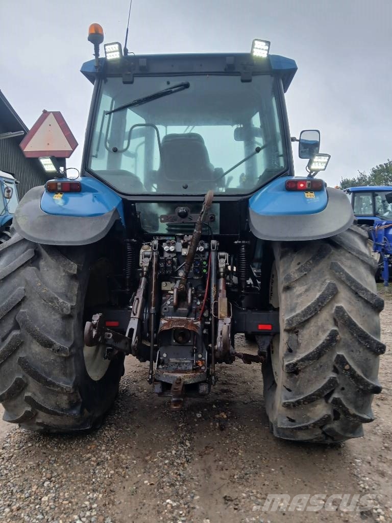 New Holland TM 150 med frontlift og RC gearbox Traktoren