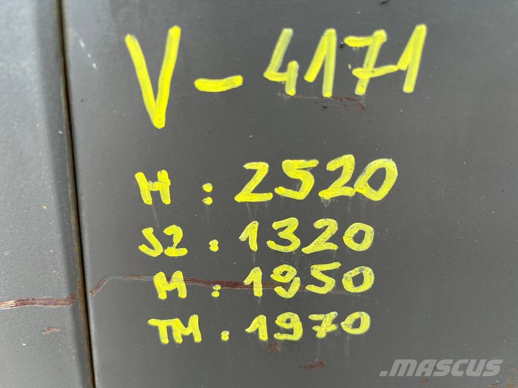 Ausa CE11 2WD V-4171 IO 험지용 트럭