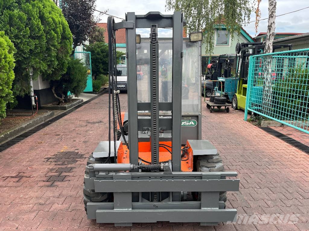 Ausa CE11 2WD V-4171 IO 험지용 트럭