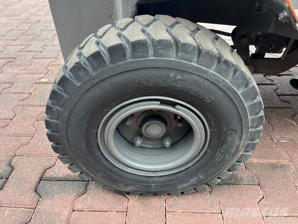 Ausa CE11 2WD V-4171 IO 험지용 트럭