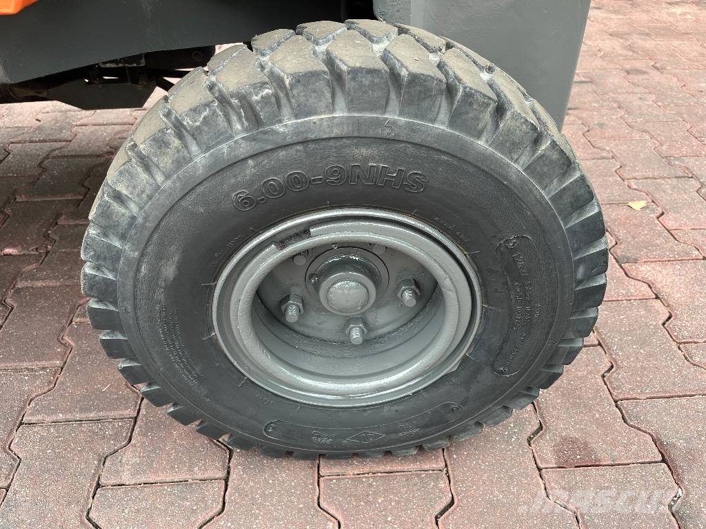 Ausa CE11 2WD V-4171 IO 험지용 트럭