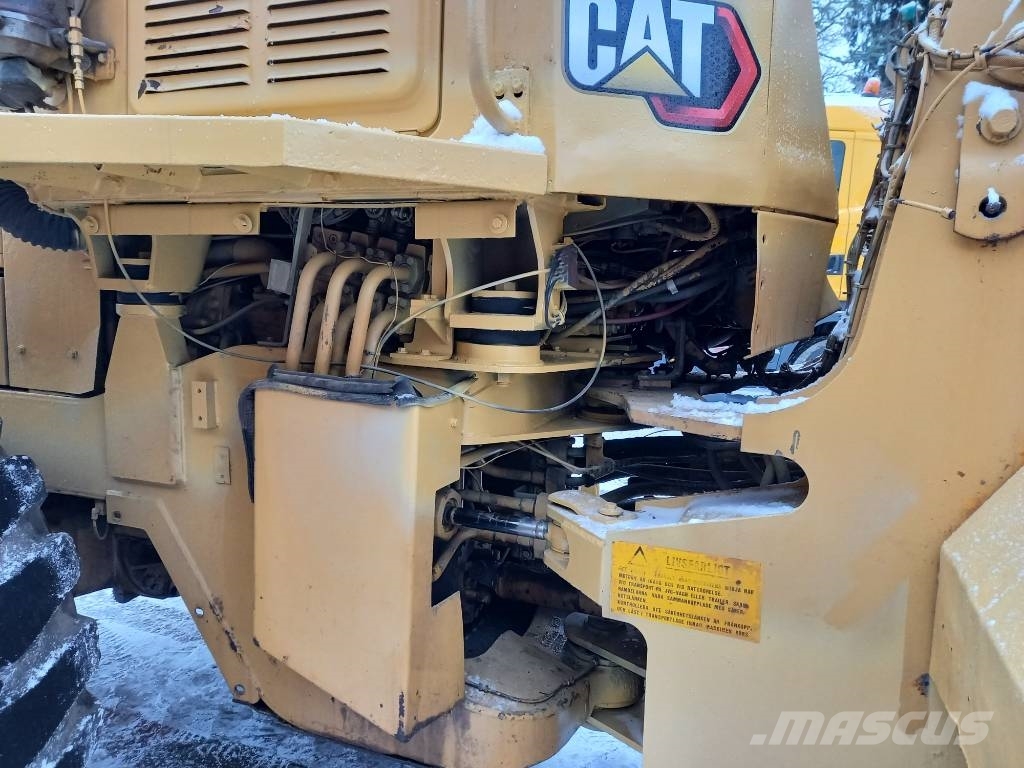 CAT IT 28 B Radlader