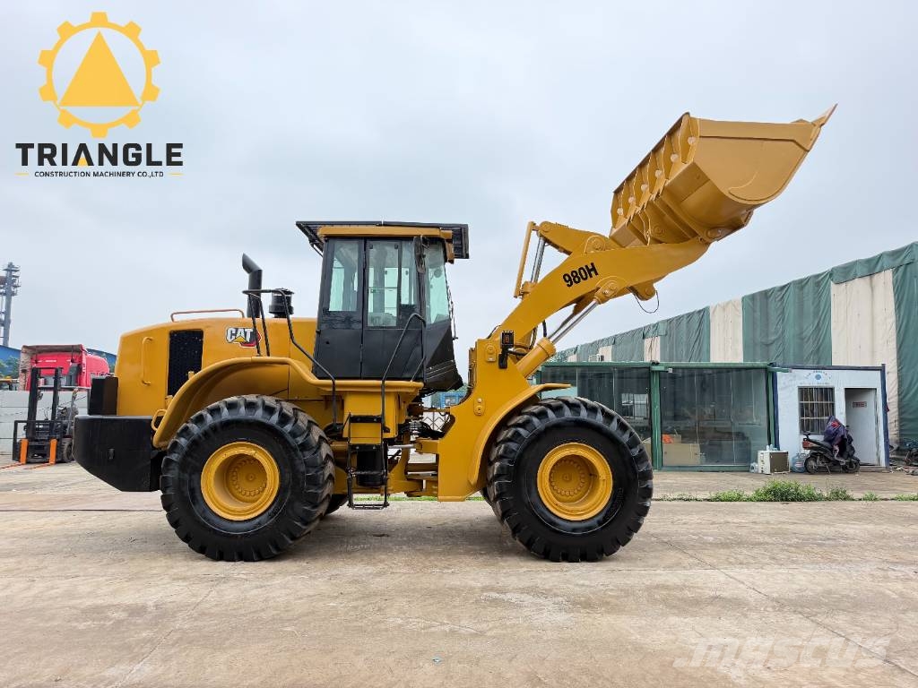 CAT 980 H Gumikerekes homlokrakodók