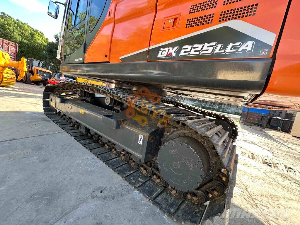 Doosan DX 225 LC Bagri goseničarji