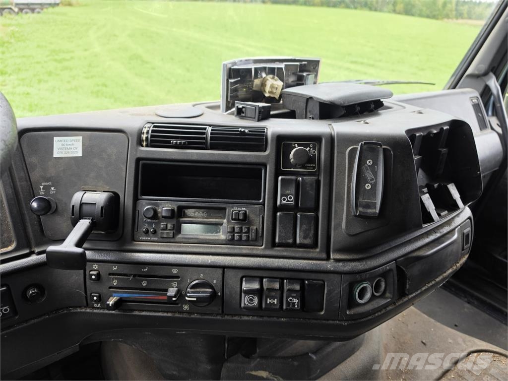 Volvo FH12 Treileri ar āķi