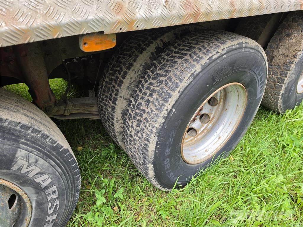 Volvo FH12 Treileri ar āķi
