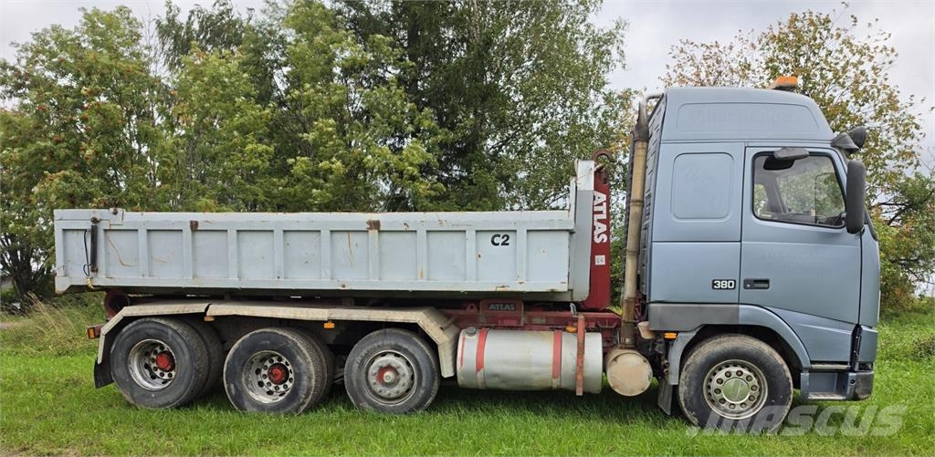 Volvo FH12 Treileri ar āķi