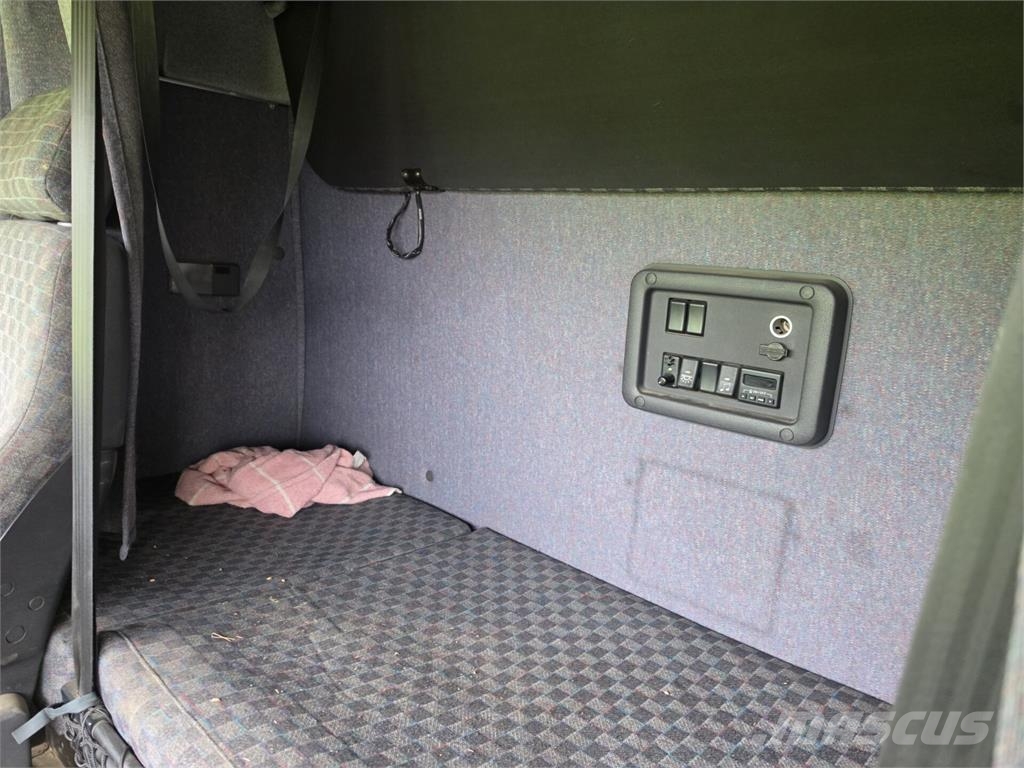 Volvo FH12 Treileri ar āķi