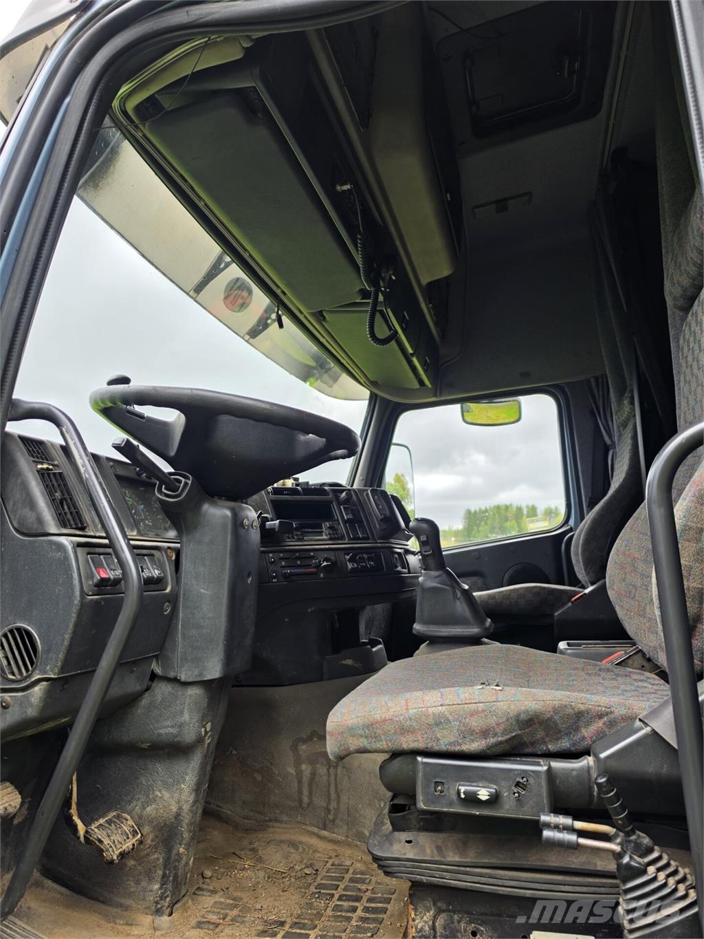 Volvo FH12 Treileri ar āķi
