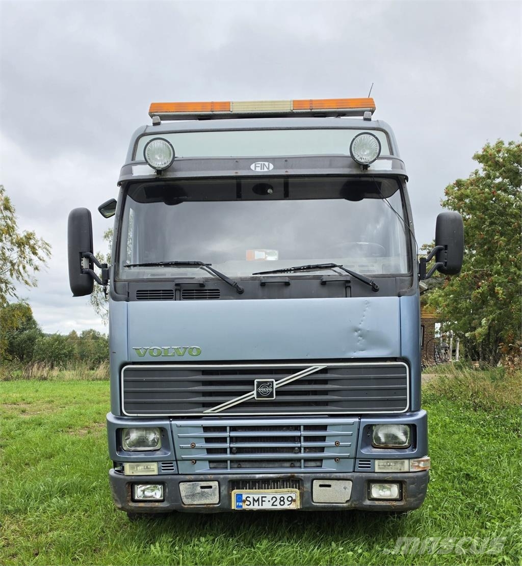 Volvo FH12 Treileri ar āķi
