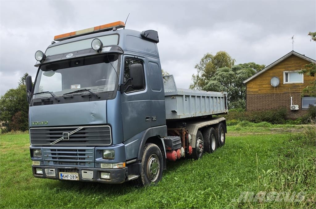 Volvo FH12 Treileri ar āķi