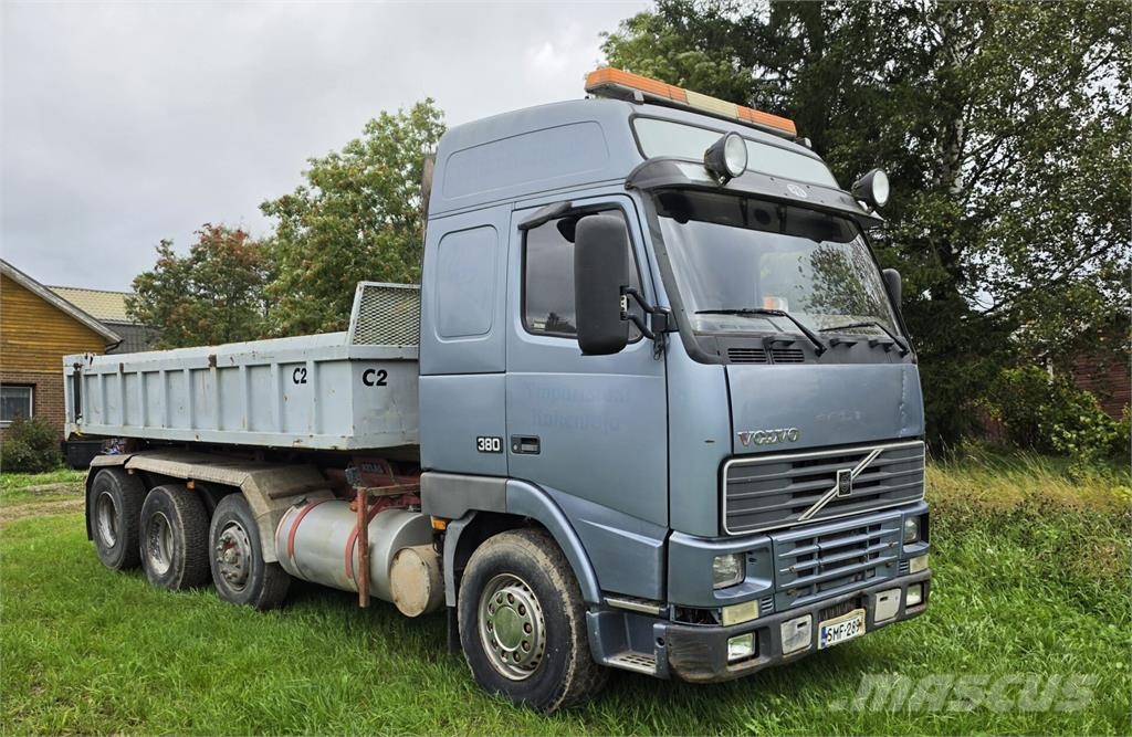 Volvo FH12 Treileri ar āķi