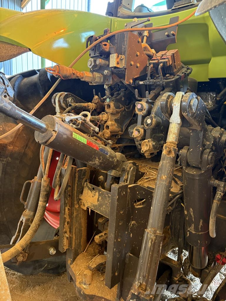 CLAAS AXION 810 Traktori
